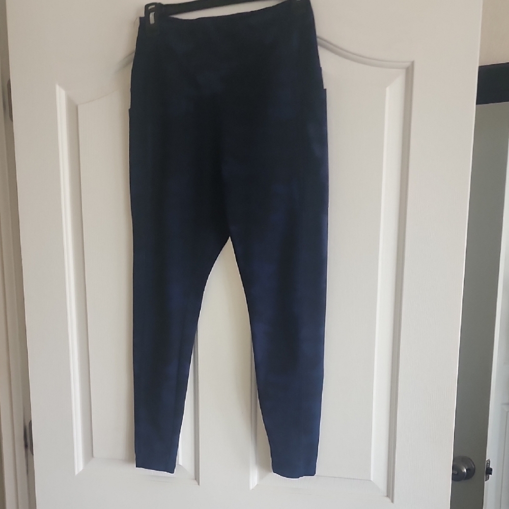 Danskin Navy Blue Camo Leggings